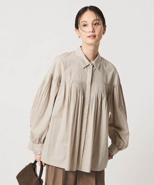 UNITED ARROWS(ユナイテッドアローズ)の「パールライク ボタン タック フレア ブラウス(シャツ/ブラウス・レディース・ベージュ/ブラック/ホワイト・FREE)」の4枚目の写真