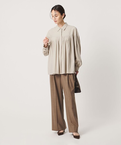 UNITED ARROWS(ユナイテッドアローズ)の「パールライク ボタン タック フレア ブラウス(シャツ/ブラウス・レディース・ベージュ/ブラック/ホワイト・FREE)」の5枚目の写真