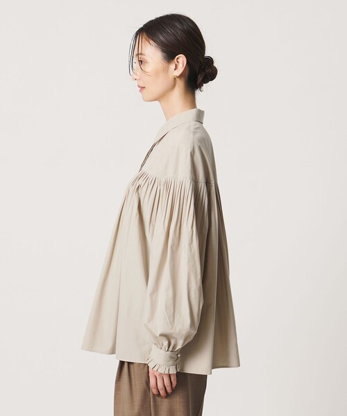 UNITED ARROWS(ユナイテッドアローズ)の「パールライク ボタン タック フレア ブラウス(シャツ/ブラウス・レディース・ベージュ/ブラック/ホワイト・FREE)」の13枚目の写真