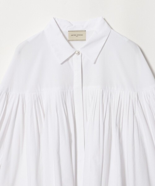 UNITED ARROWS(ユナイテッドアローズ)の「パールライク ボタン タック フレア ブラウス(シャツ/ブラウス・レディース・ベージュ/ブラック/ホワイト・FREE)」の22枚目の写真