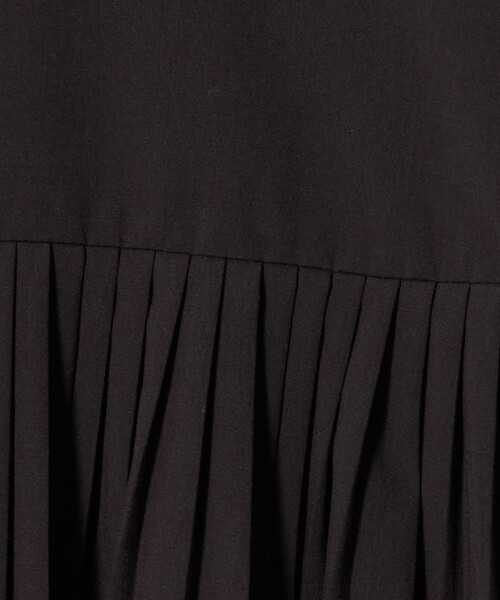 UNITED ARROWS(ユナイテッドアローズ)の「パールライク ボタン タック フレア ブラウス(シャツ/ブラウス・レディース・ベージュ/ブラック/ホワイト・FREE)」の18枚目の写真