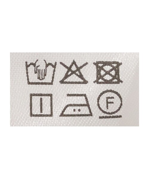 UNITED ARROWS(ユナイテッドアローズ)の「パールライク ボタン タック フレア ブラウス(シャツ/ブラウス・レディース・ベージュ/ブラック/ホワイト・FREE)」の16枚目の写真