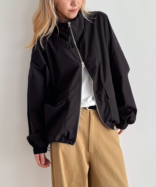 CANAL JEAN(キャナルジーン)の「KHA:KI STAND COLLAR JACKET(ナイロンジャケット・レディース・ブラック・2)」の1枚目の写真
