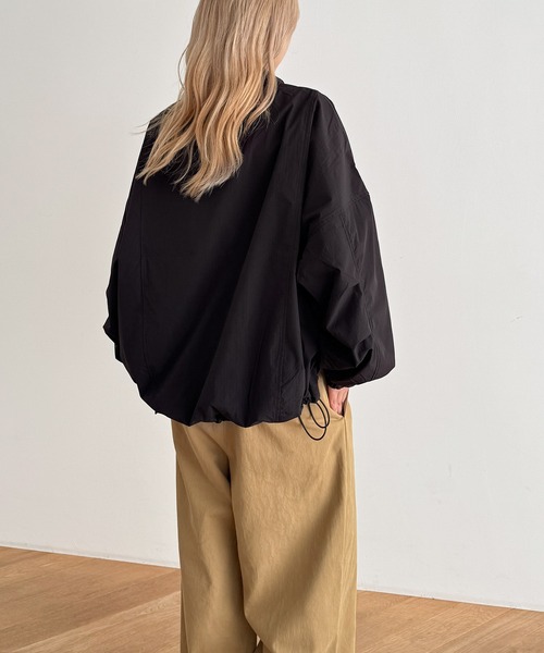 CANAL JEAN(キャナルジーン)の「KHA:KI STAND COLLAR JACKET(ナイロンジャケット・レディース・ブラック・2)」の4枚目の写真