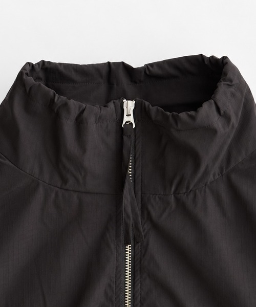 CANAL JEAN(キャナルジーン)の「KHA:KI STAND COLLAR JACKET(ナイロンジャケット・レディース・ブラック・2)」の10枚目の写真