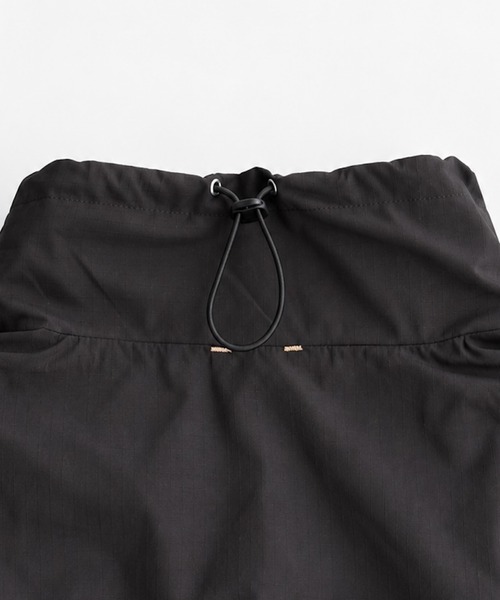 CANAL JEAN(キャナルジーン)の「KHA:KI STAND COLLAR JACKET(ナイロンジャケット・レディース・ブラック・2)」の11枚目の写真