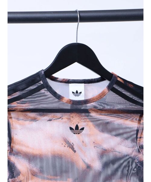 Now me. by NYLON JAPAN（ナウミーバイナイロンジャパン）の「【adidas】グラフィック メッシュ Tシャツ（Tシャツ/カットソー・レディース・オレンジ/グレー・SMALL/MEDIUM）」の6枚目の写真