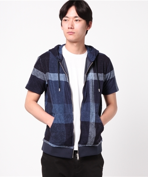 BLACK LABEL CRESTBRIDGE（ブラックレーベル・クレストブリッジ）の「ビックスケールクレストブリッジチェック ハーフスリーブパイルパーカー【COLLECTION LINE】（パーカー・メンズ・ネイビー・M/L）」の4枚目の写真