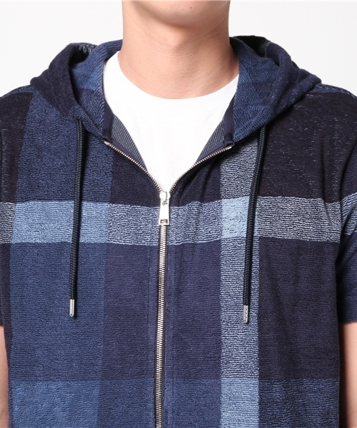 BLACK LABEL CRESTBRIDGE（ブラックレーベル・クレストブリッジ）の「ビックスケールクレストブリッジチェック ハーフスリーブパイルパーカー【COLLECTION LINE】（パーカー・メンズ・ネイビー・M/L）」の5枚目の写真