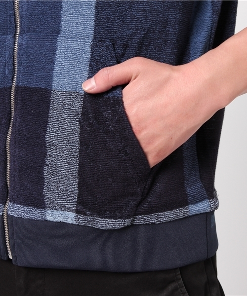 BLACK LABEL CRESTBRIDGE（ブラックレーベル・クレストブリッジ）の「ビックスケールクレストブリッジチェック ハーフスリーブパイルパーカー【COLLECTION LINE】（パーカー・メンズ・ネイビー・M/L）」の7枚目の写真