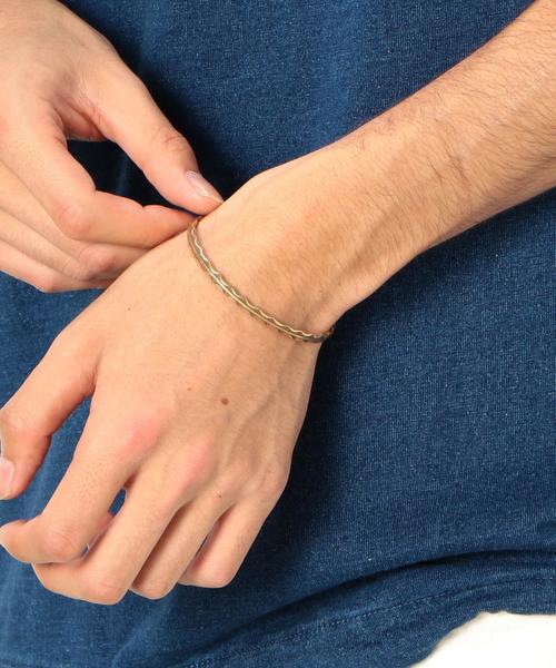 green label relaxing（グリーンレーベルリラクシング）の「SC バングル S4 ◆（ブレスレット・メンズ・ゴールド/シルバー・FREE）」の6枚目の写真