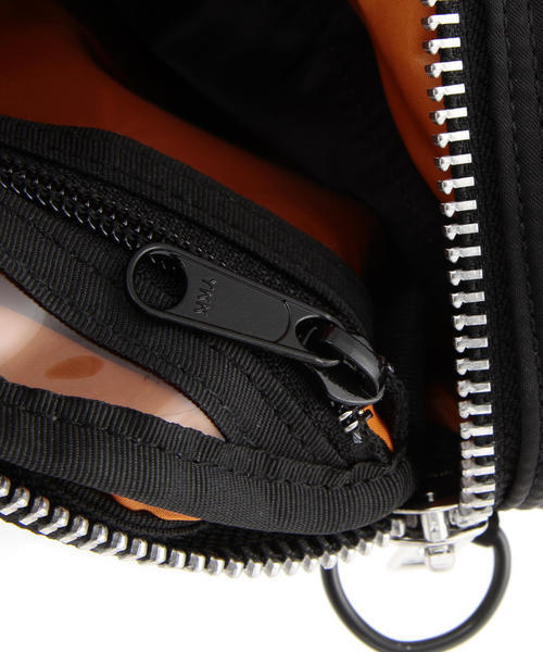 PORTER（ポーター）の「PORTER TANKER SHOULDER BAG <B印 YOSHIDA SELECT>（ショルダーバッグ・メンズ・ブラック・ONE SIZE）」の2枚目の写真