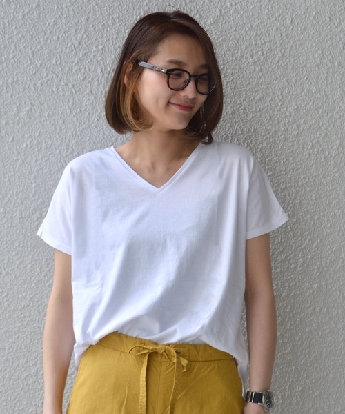 SHIPS Days(シップスデイズ)の「SHIPS Days STANDARD: ソフトコットン Vネック TEE 2 ◇(Tシャツ/カットソー・レディース・ブラック/ワインレッド/ホワイト/キャメル・S~M/M~L)」の2枚目の写真