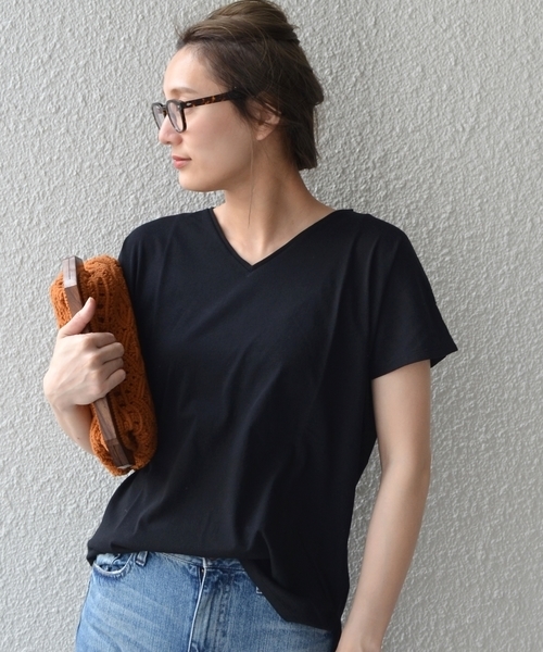 SHIPS Days(シップスデイズ)の「SHIPS Days STANDARD: ソフトコットン Vネック TEE 2 ◇(Tシャツ/カットソー・レディース・ブラック/ワインレッド/ホワイト/キャメル・S~M/M~L)」の3枚目の写真