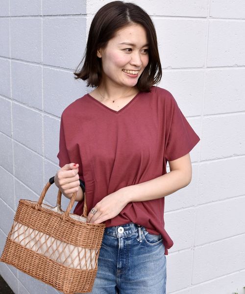 SHIPS Days(シップスデイズ)の「SHIPS Days STANDARD: ソフトコットン Vネック TEE 2 ◇(Tシャツ/カットソー・レディース・ブラック/ワインレッド/ホワイト/キャメル・S~M/M~L)」の1枚目の写真