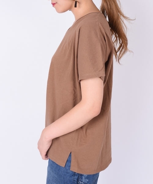 SHIPS Days(シップスデイズ)の「SHIPS Days STANDARD: ソフトコットン Vネック TEE 2 ◇(Tシャツ/カットソー・レディース・ブラック/ワインレッド/ホワイト/キャメル・S~M/M~L)」の6枚目の写真