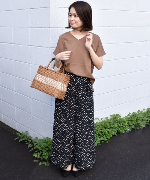SHIPS Days(シップスデイズ)の「SHIPS Days STANDARD: ソフトコットン Vネック TEE 2 ◇(Tシャツ/カットソー・レディース・ブラック/ワインレッド/ホワイト/キャメル・S~M/M~L)」の13枚目の写真
