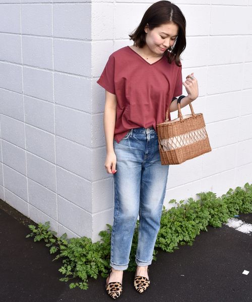 SHIPS Days(シップスデイズ)の「SHIPS Days STANDARD: ソフトコットン Vネック TEE 2 ◇(Tシャツ/カットソー・レディース・ブラック/ワインレッド/ホワイト/キャメル・S~M/M~L)」の12枚目の写真