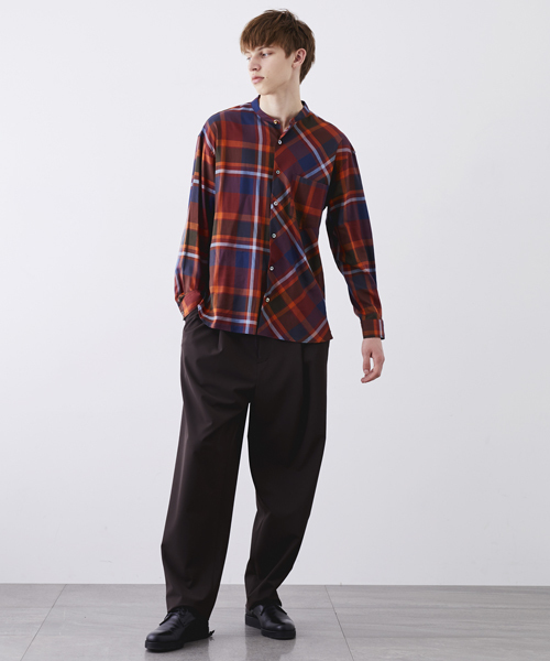 STUDIOUS(ステュディオス)の「ストレッチユーティリティワイドスラックス(スラックス・メンズ・ネイビー/チャコールグレー/ダークブラウン・1/2)」の8枚目の写真