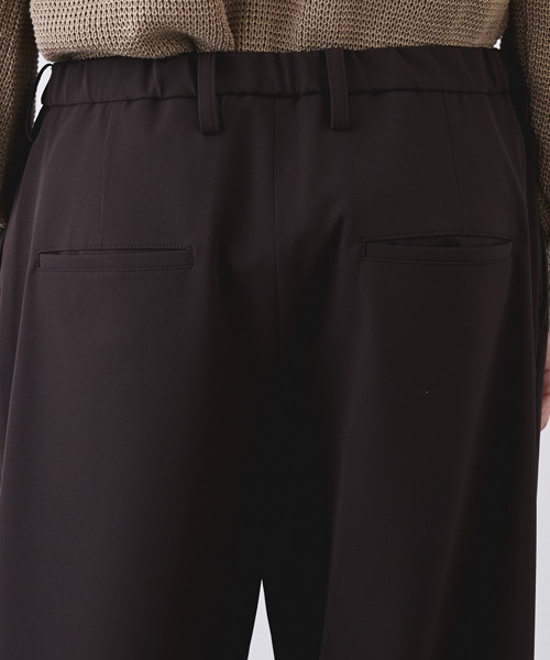 STUDIOUS(ステュディオス)の「ストレッチユーティリティワイドスラックス(スラックス・メンズ・ネイビー/チャコールグレー/ダークブラウン・1/2)」の11枚目の写真