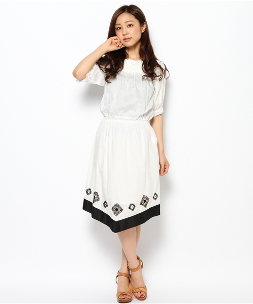 allureville（アルアバイル）の「幾何学模様刺繍ワンピース 