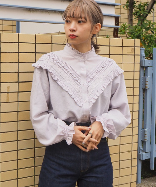 レース×タックハイネックブラウス