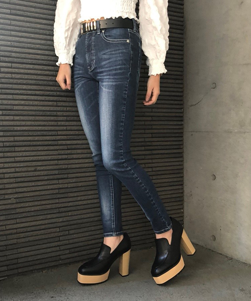 ENVYM（アンビー）の「ＪＵＳＴ ＷＡＩＳＴ ＳＫＩＮＮＹ ＰＴ（デニムパンツ・レディース・ブルー・M/S）」の5枚目の写真