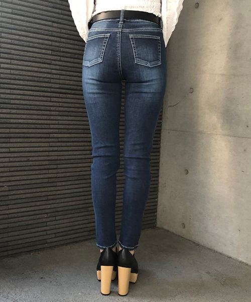 ENVYM（アンビー）の「ＪＵＳＴ ＷＡＩＳＴ ＳＫＩＮＮＹ ＰＴ（デニムパンツ・レディース・ブルー・M/S）」の4枚目の写真