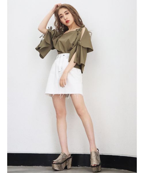 EMODA（エモダ）の「ヘムカットジャストウエストデニムスカート（デニムスカート・レディース・ホワイト/ライトブルー・MEDIUM/SMALL）」の5枚目の写真