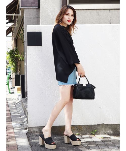 EMODA（エモダ）の「ヘムカットジャストウエストデニムスカート（デニムスカート・レディース・ホワイト/ライトブルー・MEDIUM/SMALL）」の6枚目の写真