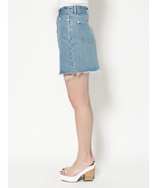 EMODA（エモダ）の「ヘムカットジャストウエストデニムスカート（デニムスカート・レディース・ホワイト/ライトブルー・MEDIUM/SMALL）」の11枚目の写真