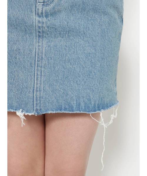 EMODA（エモダ）の「ヘムカットジャストウエストデニムスカート（デニムスカート・レディース・ホワイト/ライトブルー・MEDIUM/SMALL）」の16枚目の写真
