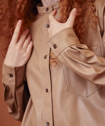 MAISON SPECIAL（メゾンスペシャル）の「フェイクレザーシャツブラウス