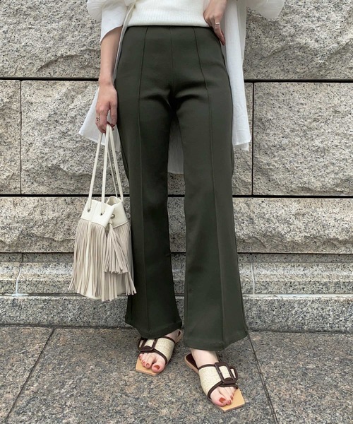 KOBE LETTUCE（コウベレタス）の「のびのびセンターラインフレアパンツ（その他パンツ・レディース・オフホワイト/ベージュ/ダークカーキ/ブラウン/ブラック・M/S）」の5枚目の写真