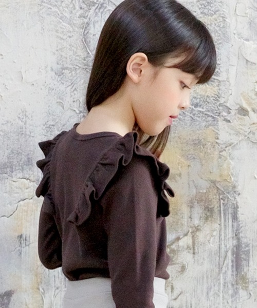 Bee des Bee（ビーデスビー）の「肩フリル長袖トップス（シャツ/ブラウス・キッズ・ブルー/パープル/ライトイエロー/ボルドー/ブラウン系その他/パープル系その他/チョコ/ローズ/ブラウン/グレイッシュベージュ/マジェンタ/ライトブラック/パープル系その他2/イエロー系その他・110cm/100cm/120cm/130cm/140cm/150cm/90cm）」の4枚目の写真