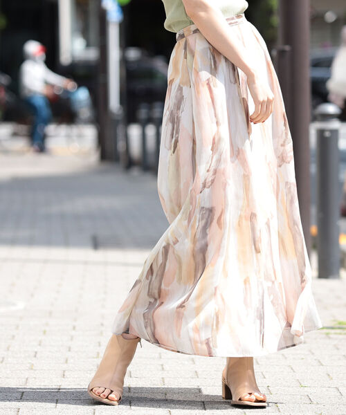 Ray BEAMS(レイビームス)の「Ray BEAMS / シフォン プリント Aラインスカート(スカート・レディース・ライトブルー/ベージュ・1/0)」の2枚目の写真