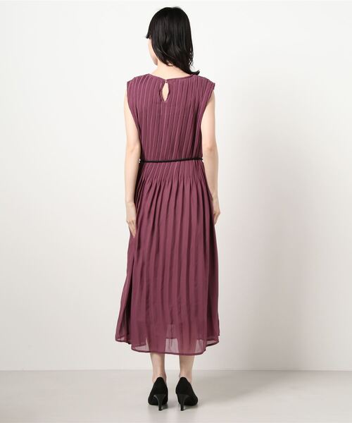 GeeRA(ジーラ)の「プリーツフレアーワンピース(ワンピース・レディース・パープル/カーキ/ブラック/ブルー・LARGE/X-LARGE/MEDIUM)」の8枚目の写真
