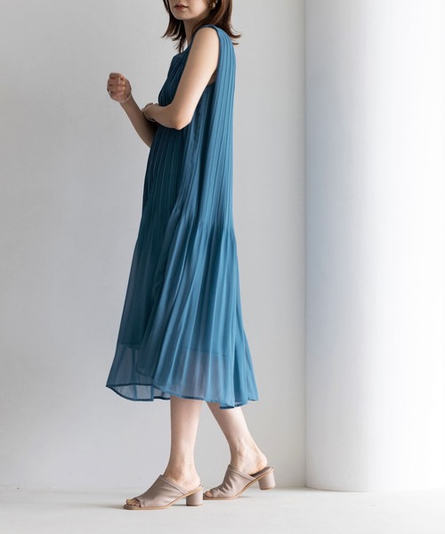 GeeRA(ジーラ)の「プリーツフレアーワンピース(ワンピース・レディース・パープル/カーキ/ブラック/ブルー・LARGE/X-LARGE/MEDIUM)」の3枚目の写真