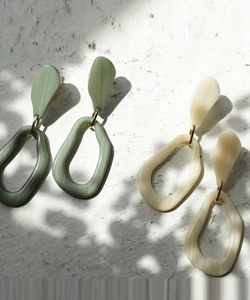 antiqua（アンティカ）の「天然石風フープイヤリング（イヤリング・レディース・ミント/ベージュ・FREE）」の5枚目の写真