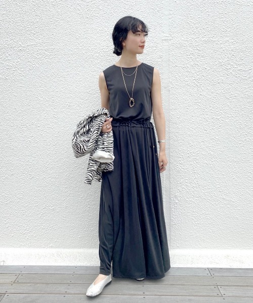 SHENERY（シーナリー）の「バックタックマキシワンピース（ワンピース・レディース・ブラック/グレー系その他・FREE）」の14枚目の写真