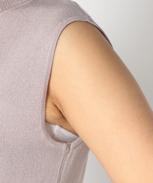 UNRELISH（アンレリッシュ）の「クールタッチノースリーブニット（ニット/セーター・レディース・ブラック/ホワイト/グレイッシュベージュ・MEDIUM）」の7枚目の写真