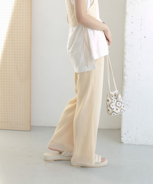 KBF(ケイビーエフ)の「UNEUNEイージーパンツ(その他パンツ・レディース・ブラック/ベージュ/ブルー・ONE)」の4枚目の写真