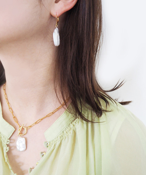 SOFFITTO(ソフィット)の「【Soffitto×&O】別注Square pearl ピアス(ゴールド)(ピアス(両耳用)・レディース・ゴールド・FREE)」の3枚目の写真