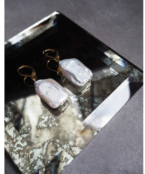 SOFFITTO(ソフィット)の「【Soffitto×&O】別注Square pearl ピアス(ゴールド)(ピアス(両耳用)・レディース・ゴールド・FREE)」の9枚目の写真