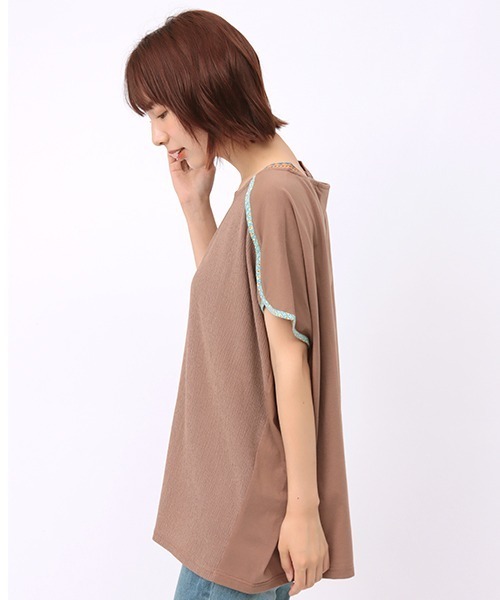 チチカカ（チチカカ）の「パイピング肩チロリー　プルオーバー（Tシャツ/カットソー・レディース・ブラック/ブラウン/オフホワイト・FREE）」の13枚目の写真