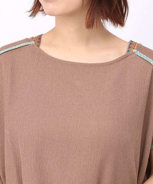 チチカカ（チチカカ）の「パイピング肩チロリー　プルオーバー（Tシャツ/カットソー・レディース・ブラック/ブラウン/オフホワイト・FREE）」の15枚目の写真