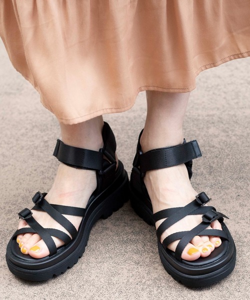 WEGO（ウィゴー）の「WEGO/テープデザインサンダル（サンダル・レディース・ブラック/ホワイト・MEDIUM/LARGE）」の2枚目の写真