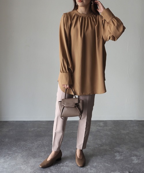 Riberry（リベリー）の「前後2WAYボリューム袖ギャザーブラウス（シャツ/ブラウス・レディース・ブラック/ベージュ/オフホワイト/レンガ・MEDIUM）」の5枚目の写真