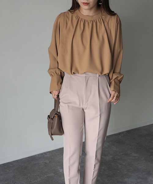 Riberry（リベリー）の「前後2WAYボリューム袖ギャザーブラウス（シャツ/ブラウス・レディース・ブラック/ベージュ/オフホワイト/レンガ・MEDIUM）」の9枚目の写真