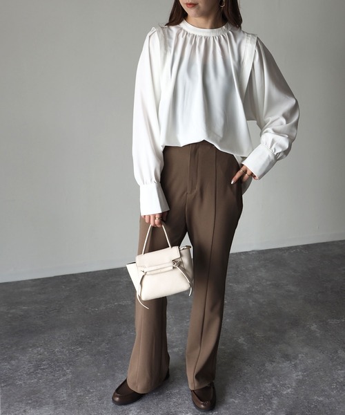 Riberry（リベリー）の「前後2WAYボリューム袖ギャザーブラウス（シャツ/ブラウス・レディース・ブラック/ベージュ/オフホワイト/レンガ・MEDIUM）」の17枚目の写真